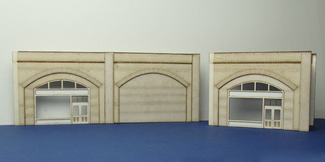 A 00-03 OO gauge brick arch unit with shop Brick arch unit with shop. This unit can be assembled as a single width or double width or low relief version.